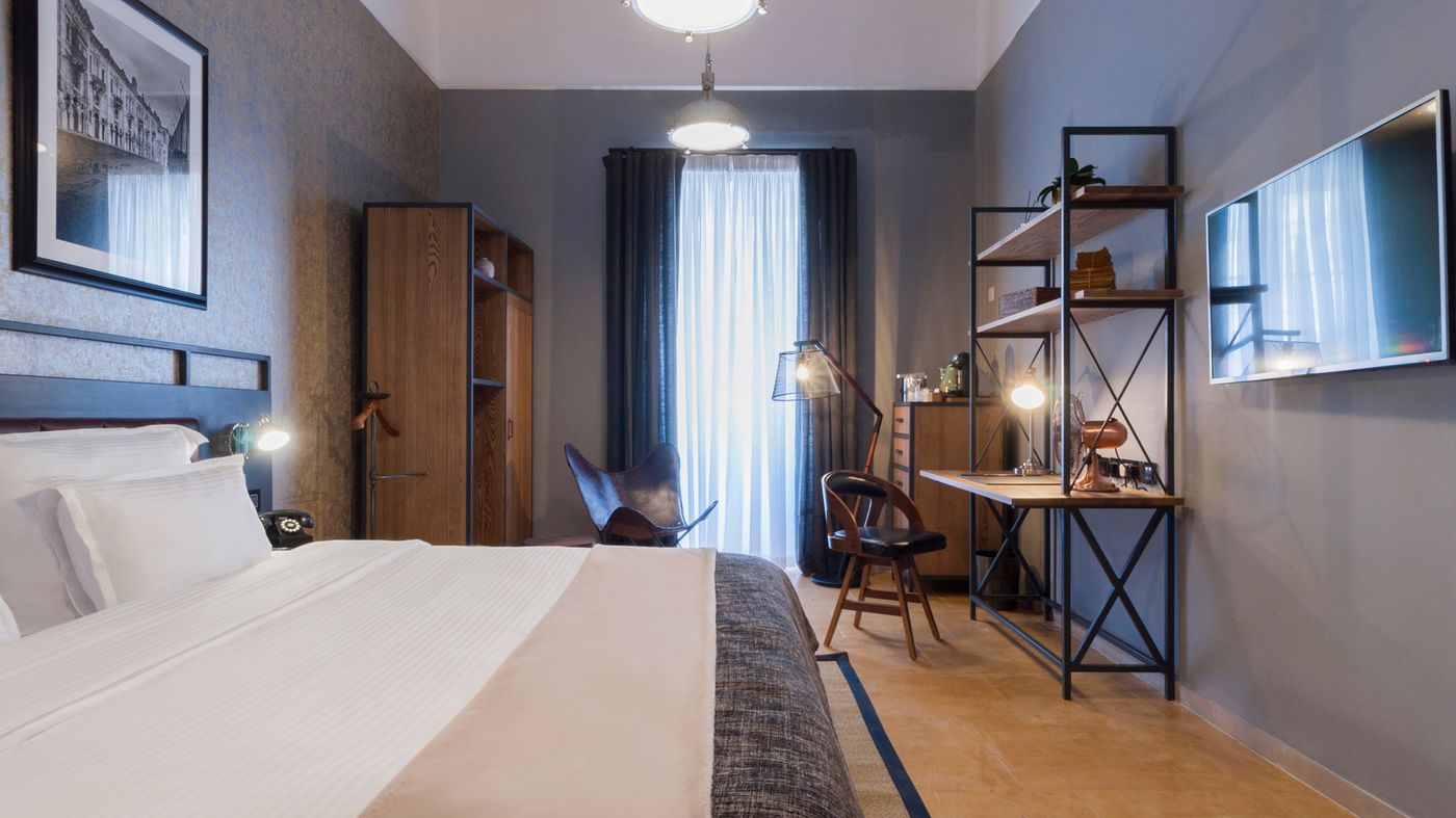 16 AX The Saint John - Deluxe Room 1.jpg