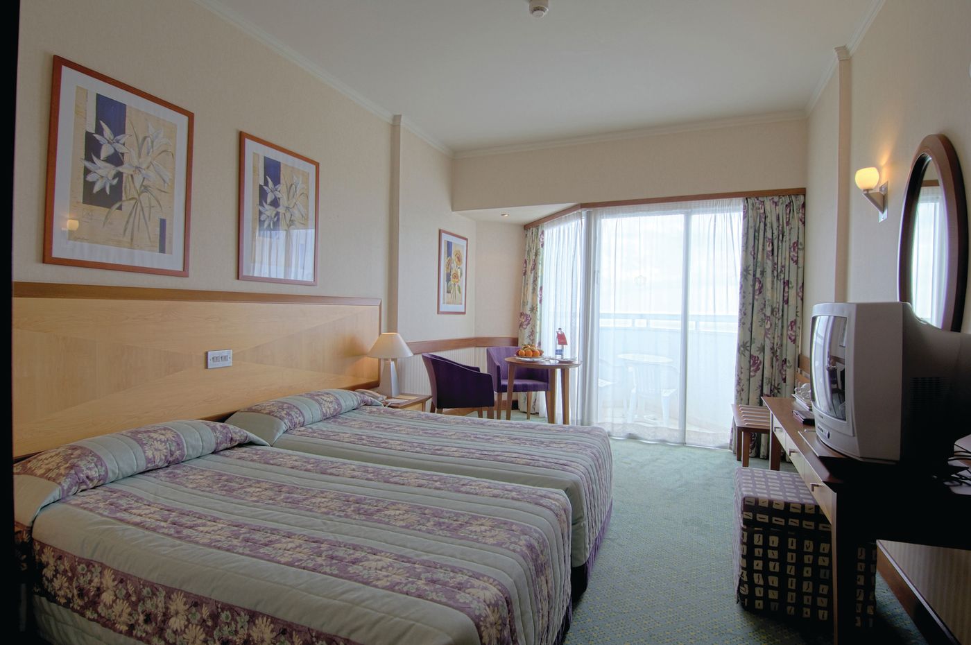 Cali-Resort---Spa-by-Louis-Hotels-Room-40