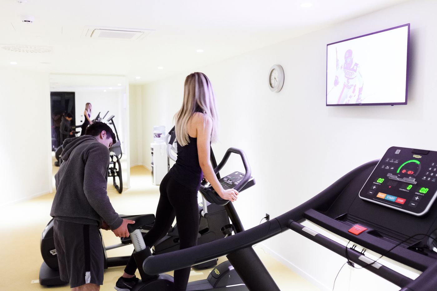 One-Suite-Hotel-Sports-and-Entertainment-62