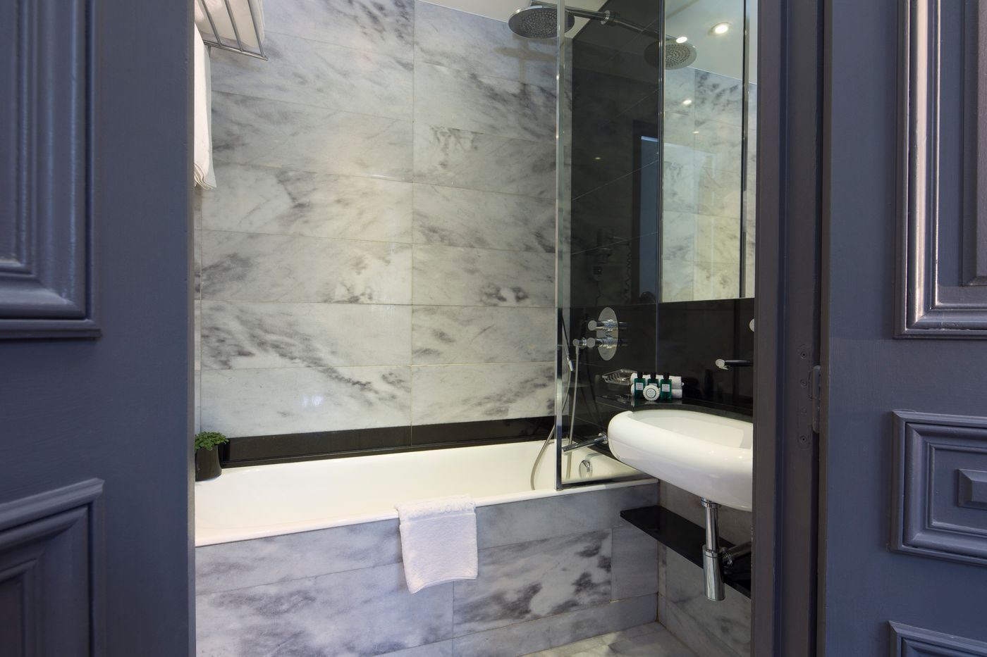 Hotel-Lumen-Paris-Louvre-Room-31