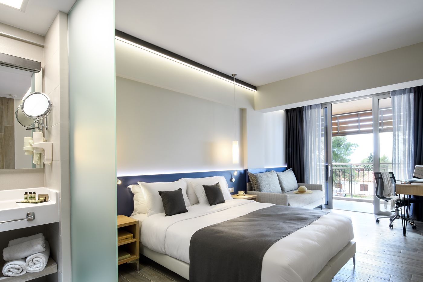 Blue-Dolphin-Room-17