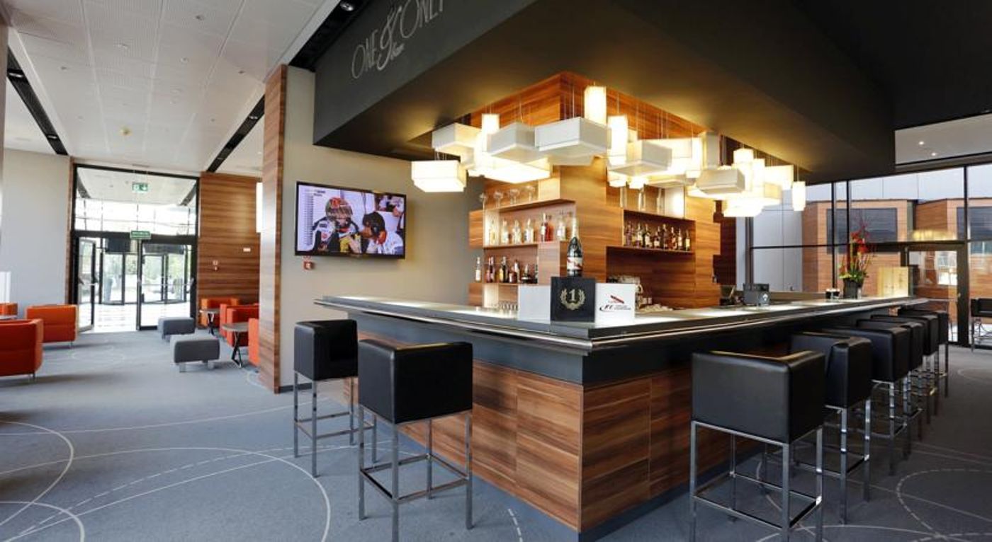 Warsaw-Plaza-Hotel-Bar-9