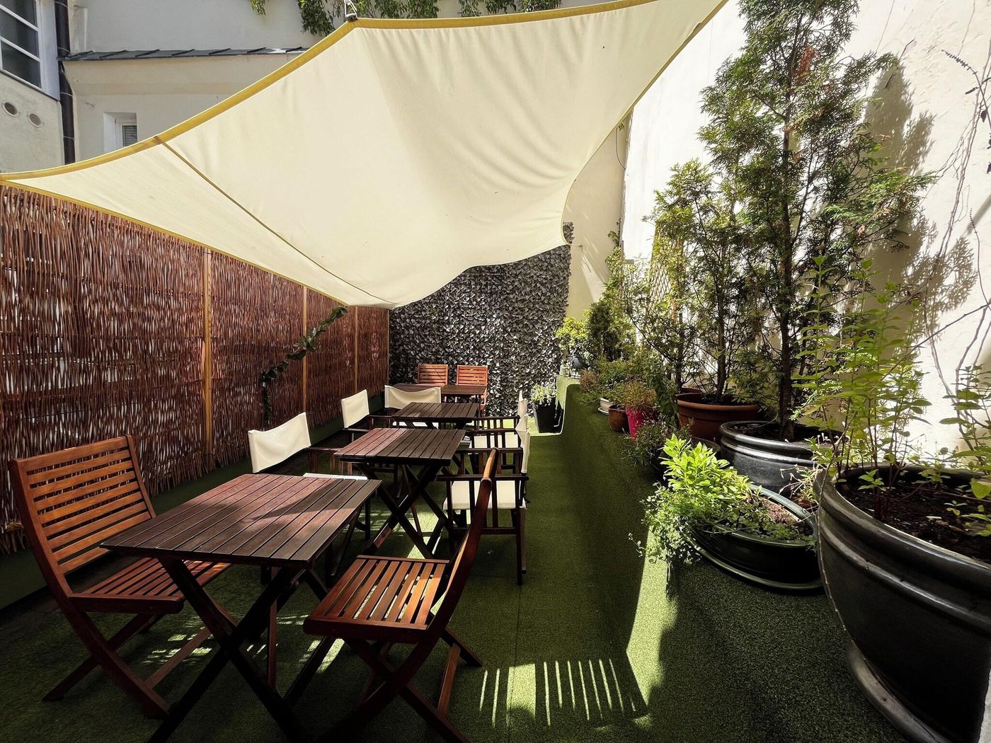 Castle-Inn-Terrace-53