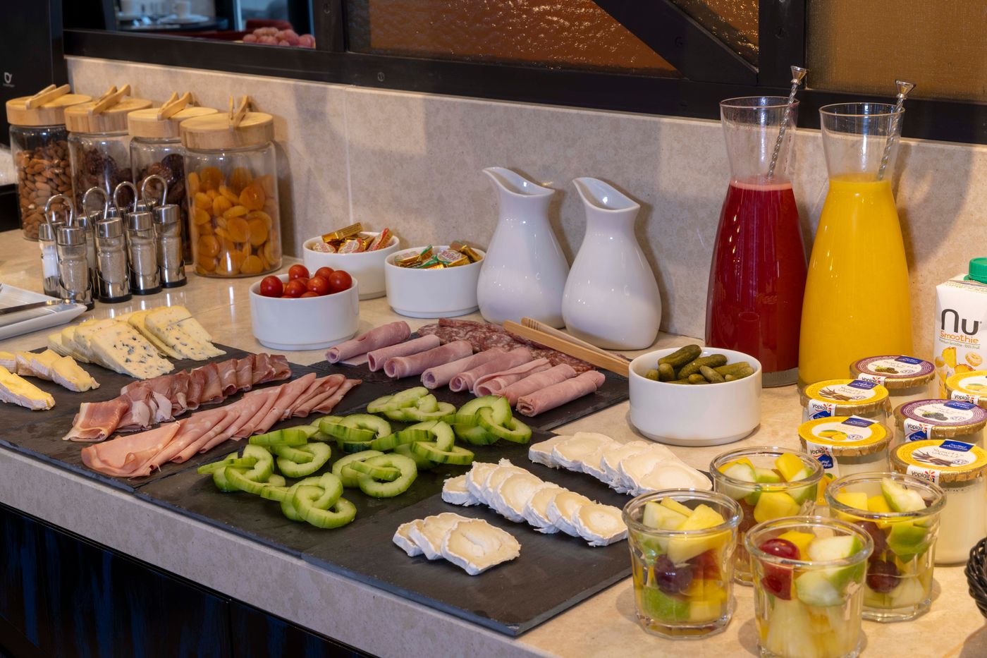 Hotel-Le-12-Lobby-26