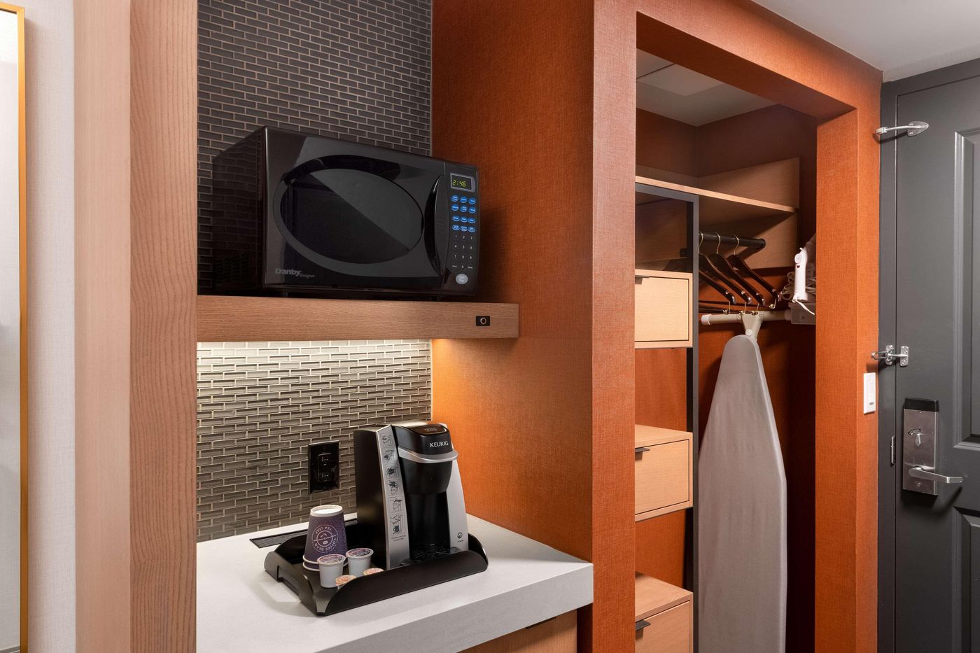 Hilton Garden Inn Toronto Airport-Canada-Mississauga-Room-10