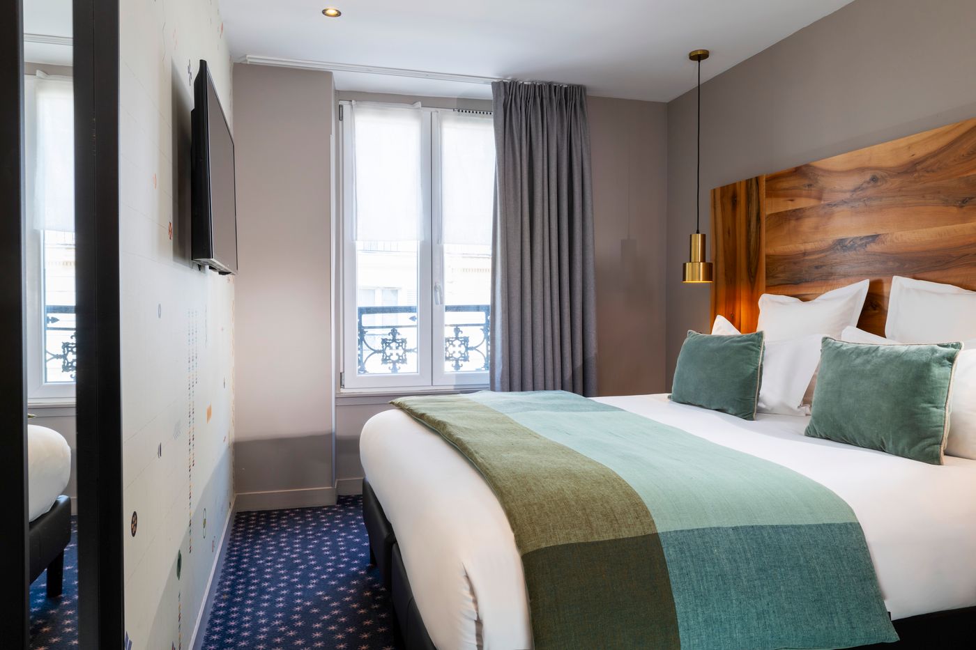 Maxim-Folies-Room-14