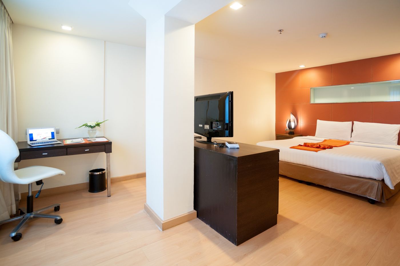 Aspen-Suites-Sukhumvit-2-Room-23