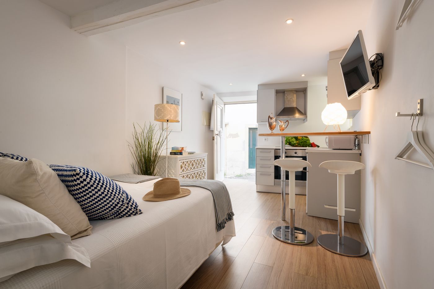 Alfama-Yellow-House-Room-13