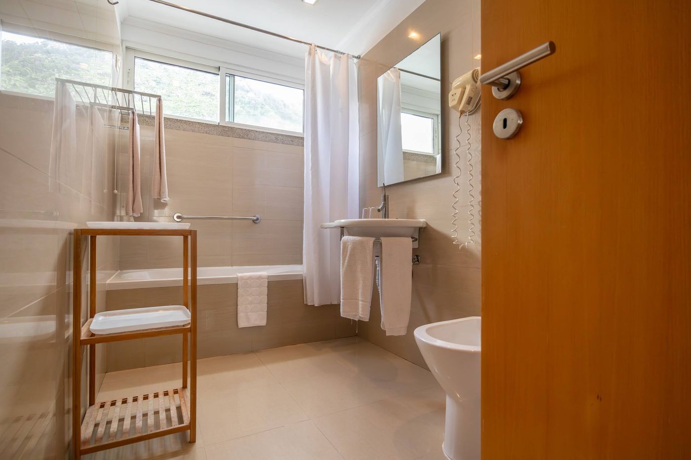 White-Waters-Room-13