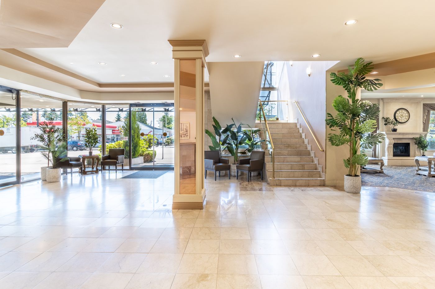 Atrium-Hotel-Vancouver-Lobby-13