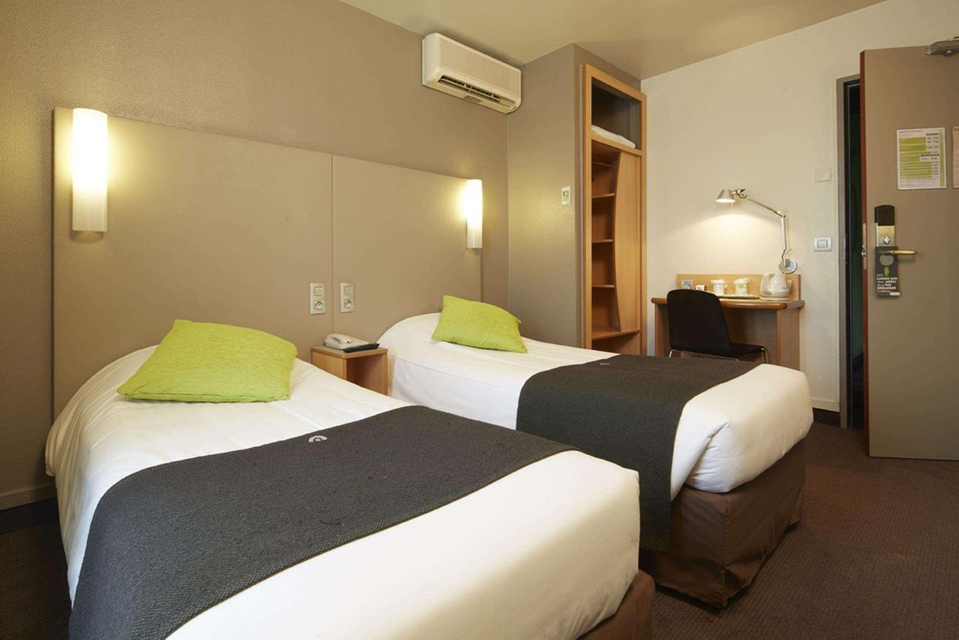 Campanile-Paris14-Maine-Montparnasse-Room-8