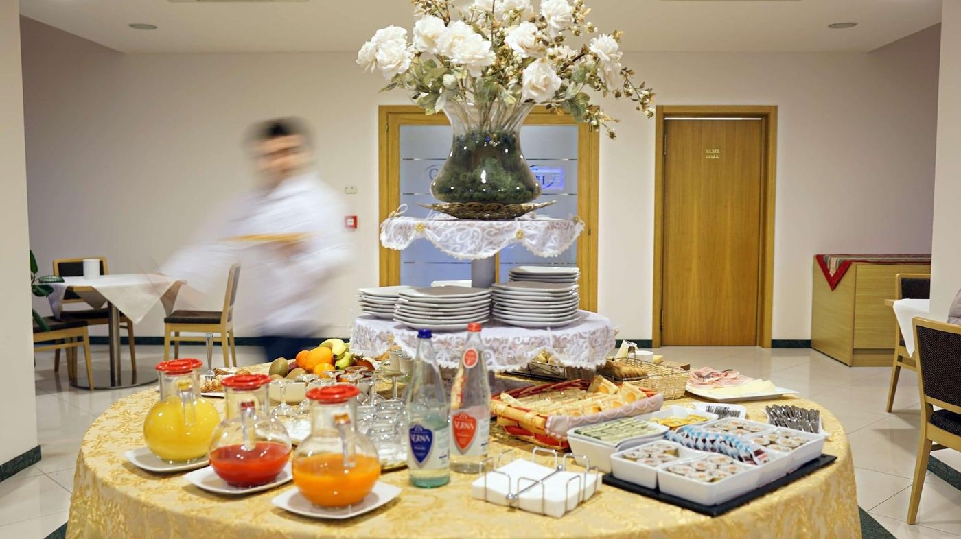 Garden-Hotel-Restaurant-18