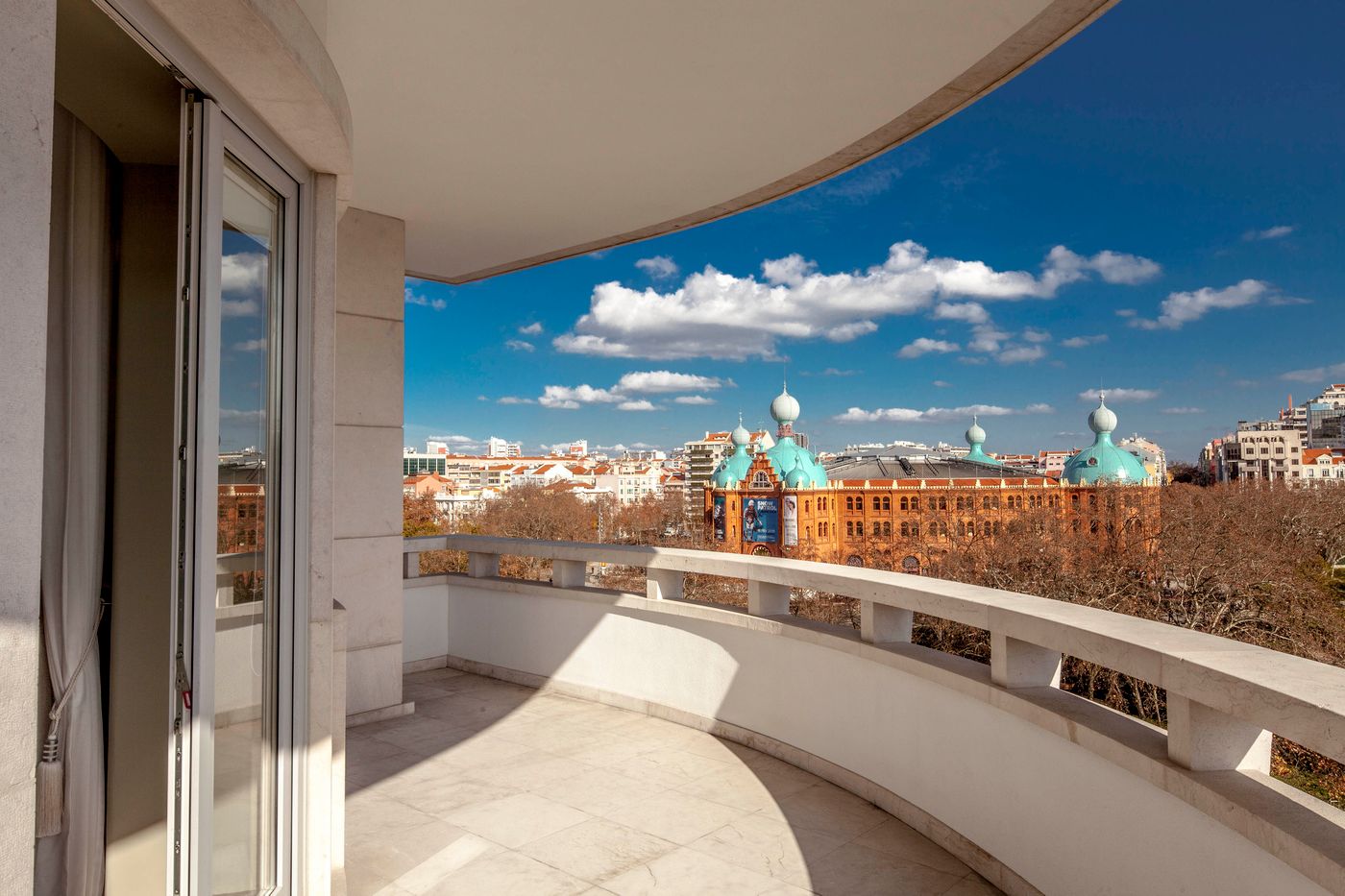 Luzeiros-Suites-Room-1