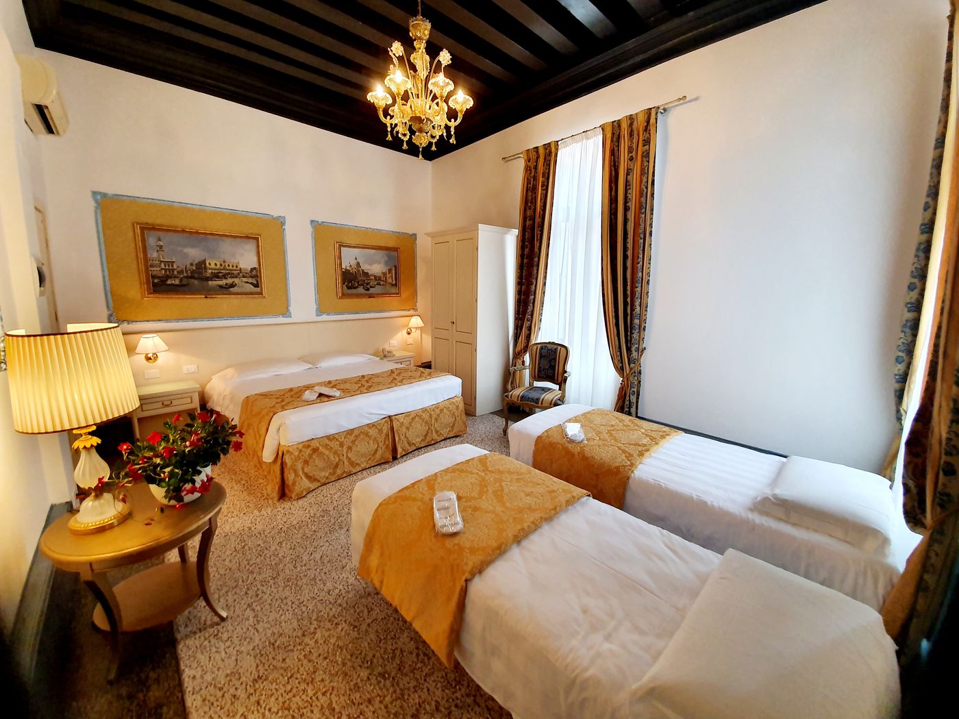 Corte-dei-Greci-Room-32