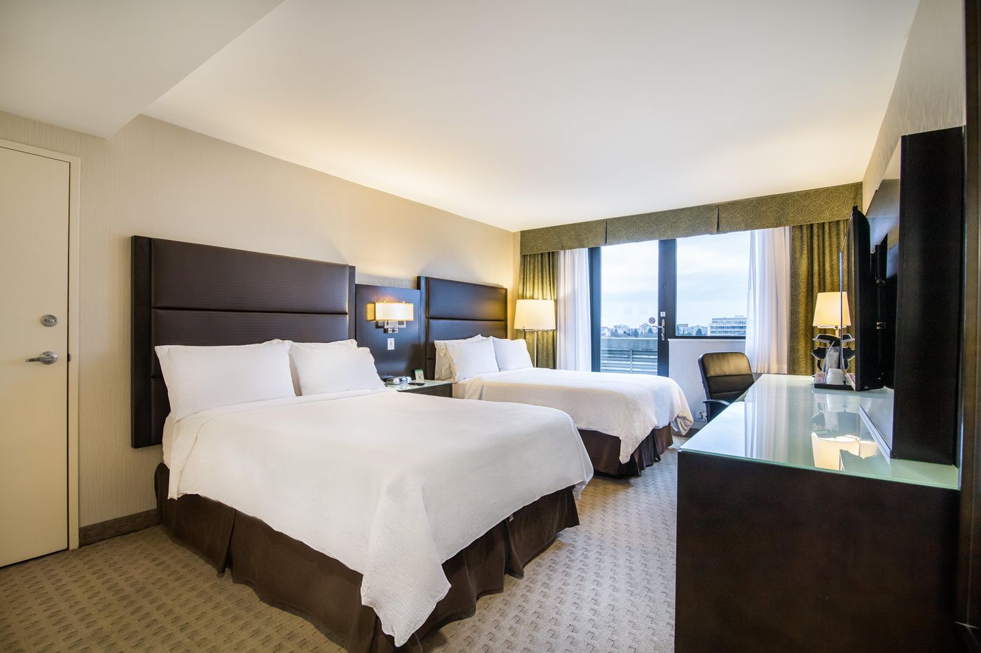Holiday-Inn-Vancouver-Centre--Broadway--Room-15