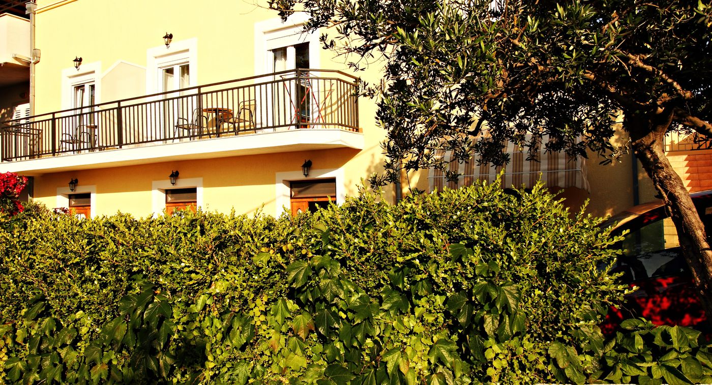 Bacan-Serviced-Apartments-Terrace-5