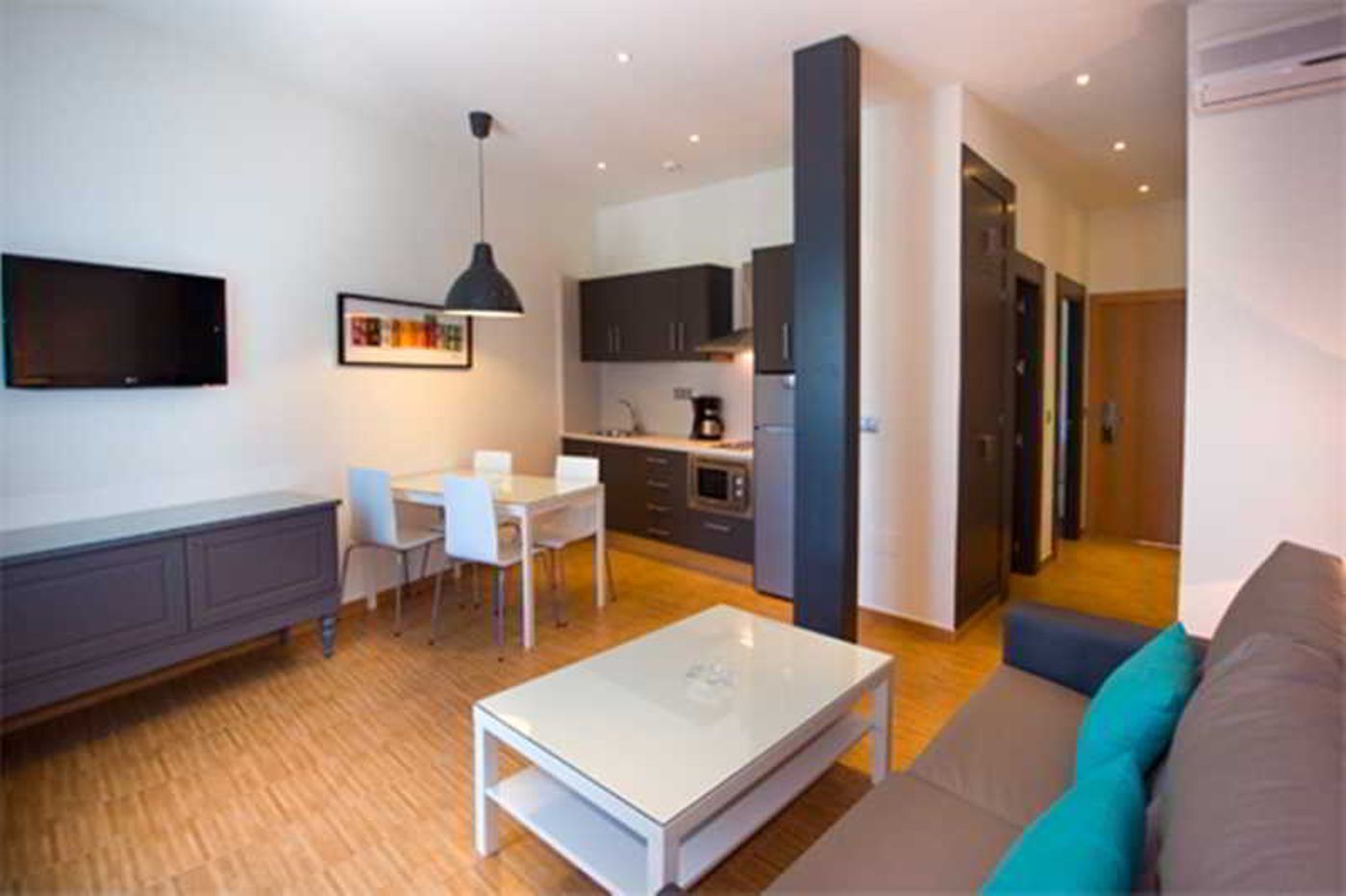 Ecuador-Park-Room-48