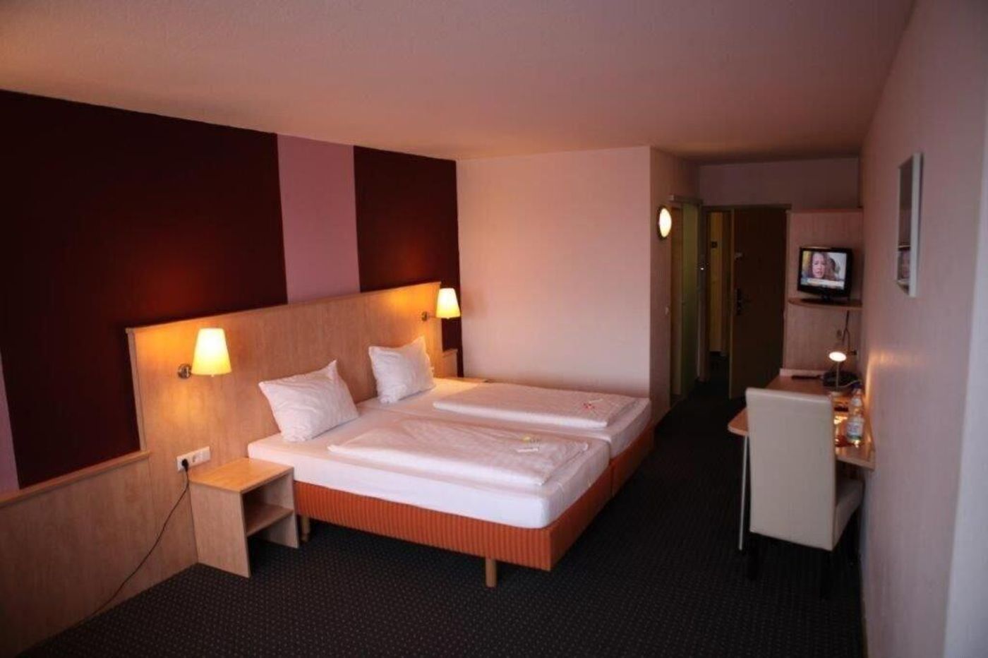 Ysenburger Hof Konferenzhotel - Germany - LANGENSELBOLD  - Room - 9