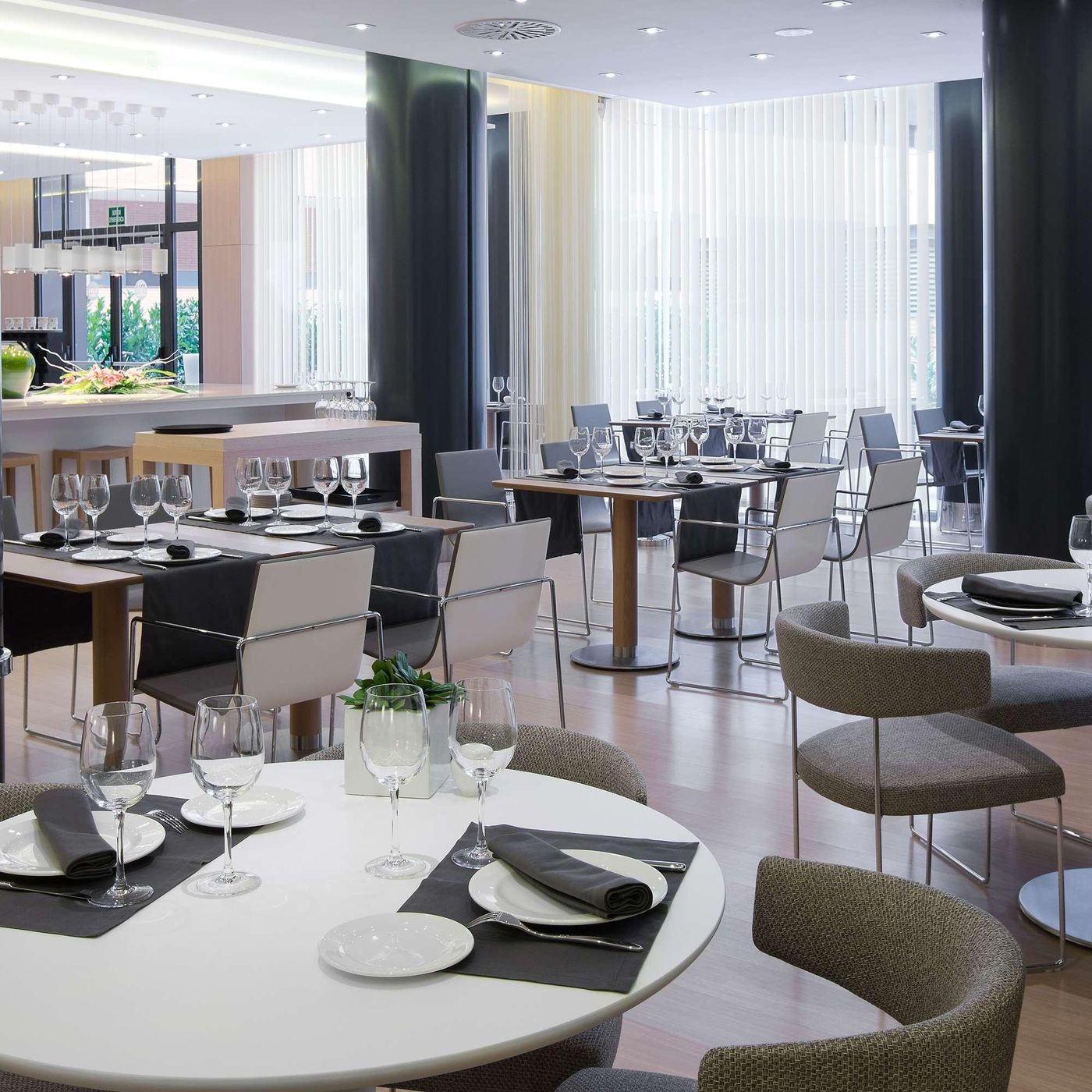 Doubletree-By-Hilton-Girona-Restaurant-41