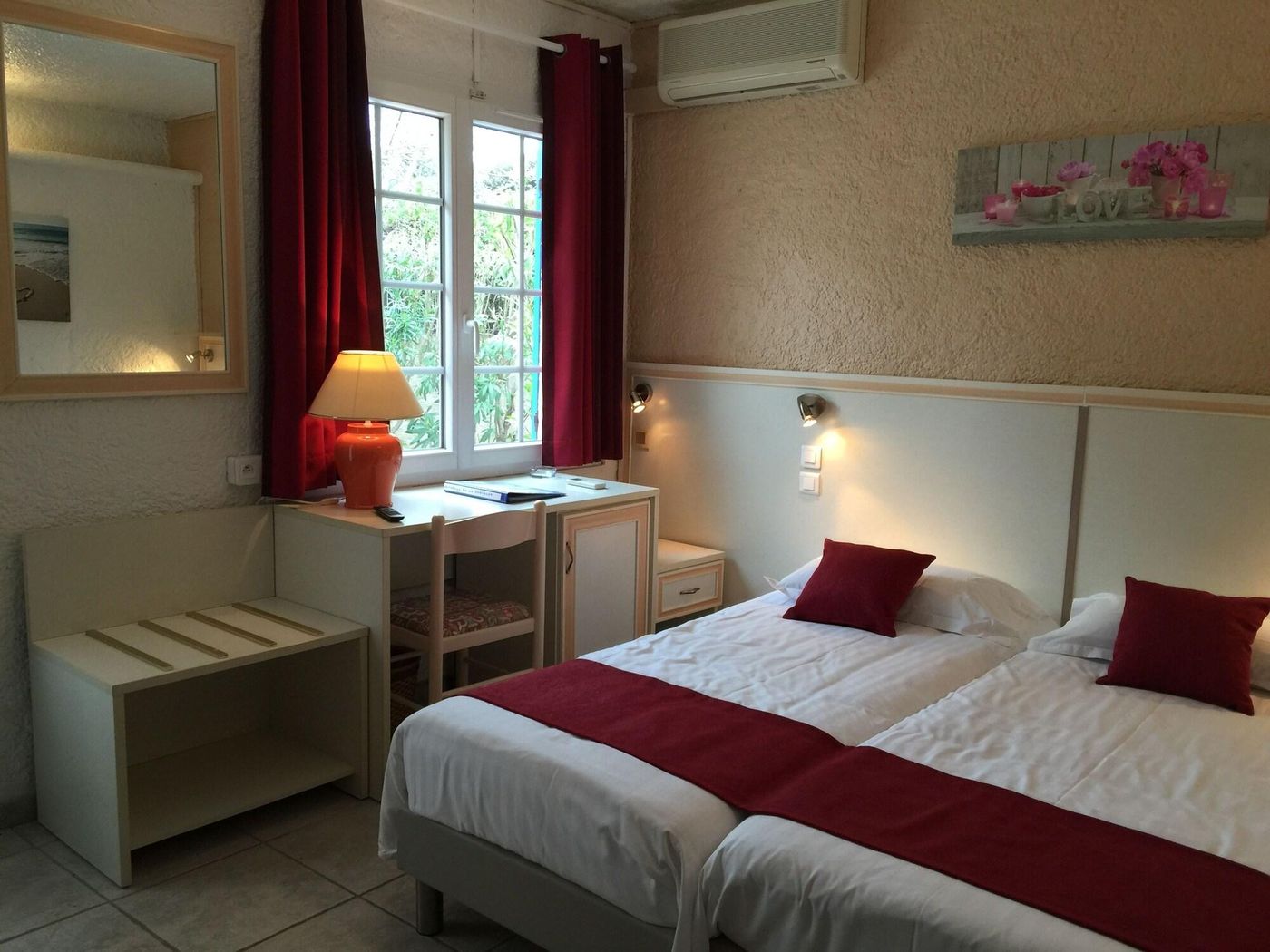 Citotel-La-Nartelle-Room-23