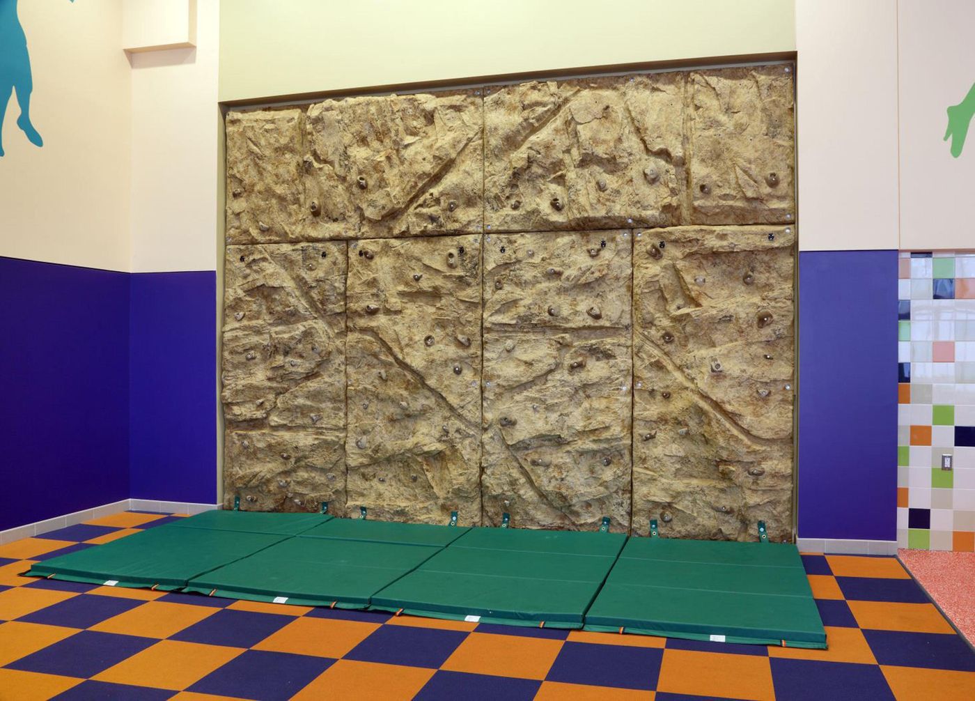 Holiday-Inn-Boston-Bunker-Hill-Area-Sports-and-Entertainment-46