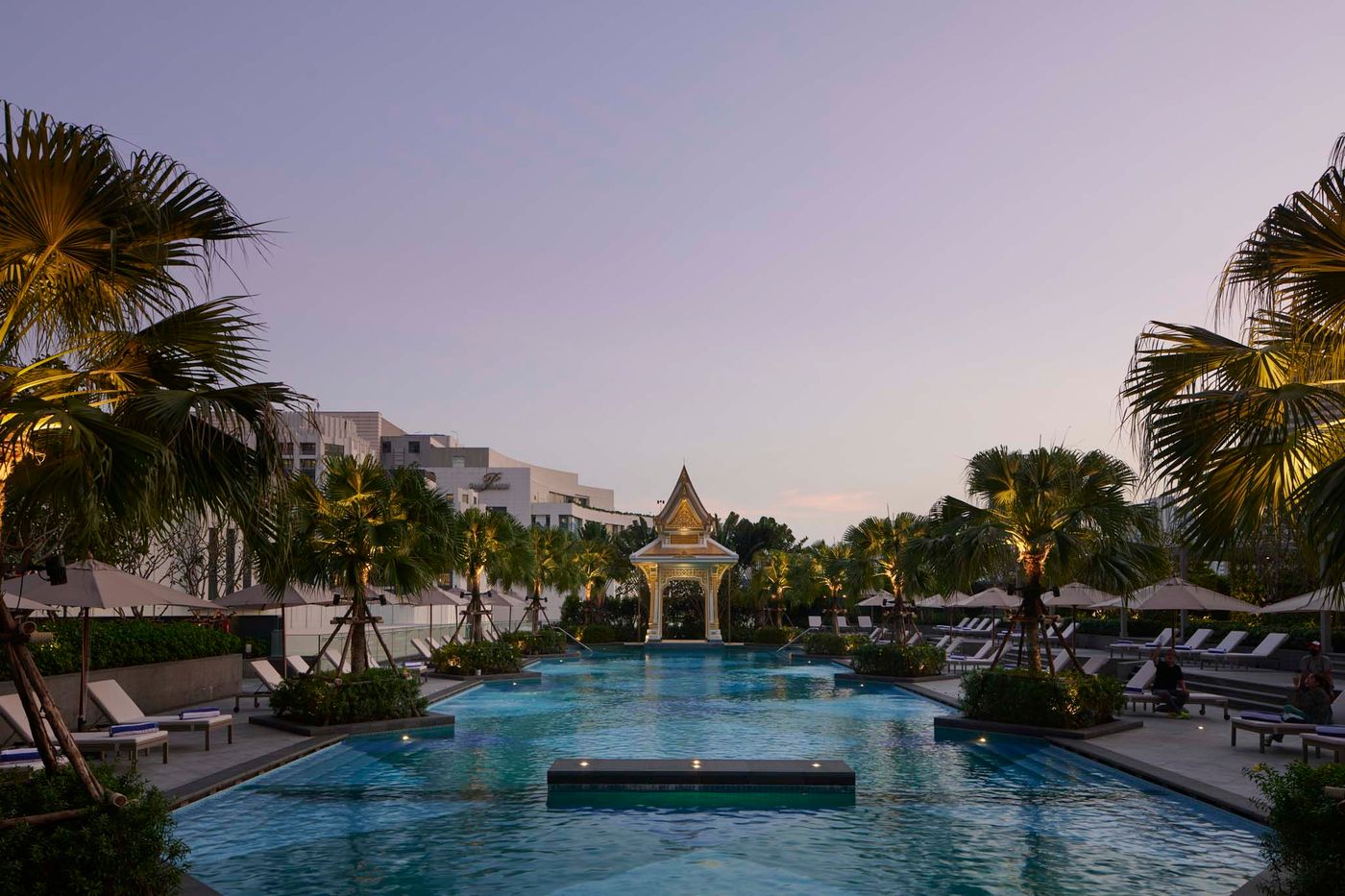 Chatrium-Grand-Bangkok-Pool-93