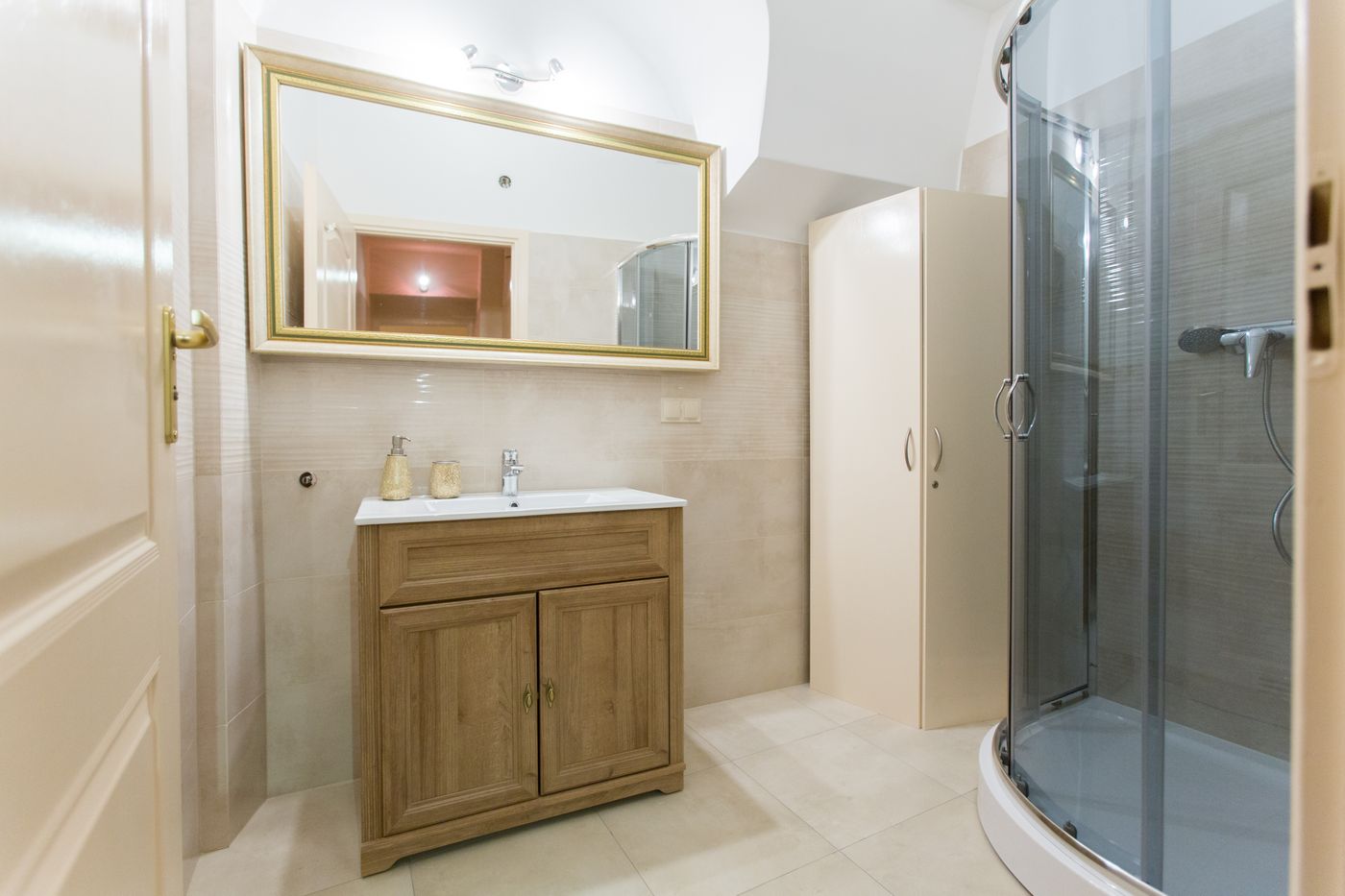 Apartments-Roman-Room-44