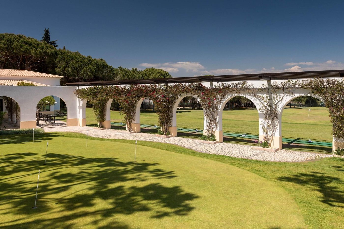 Pine-Cliffs-Ocean-Suites-Sports-and-Entertainment-11