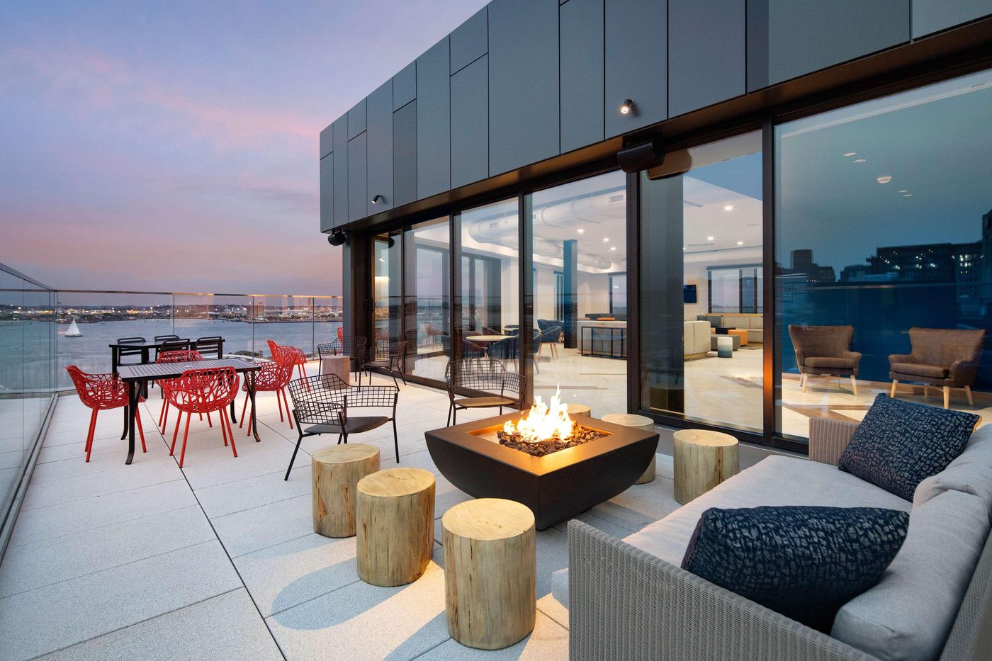 Hyatt-Place-Boston-seaport-district-Terrace-42