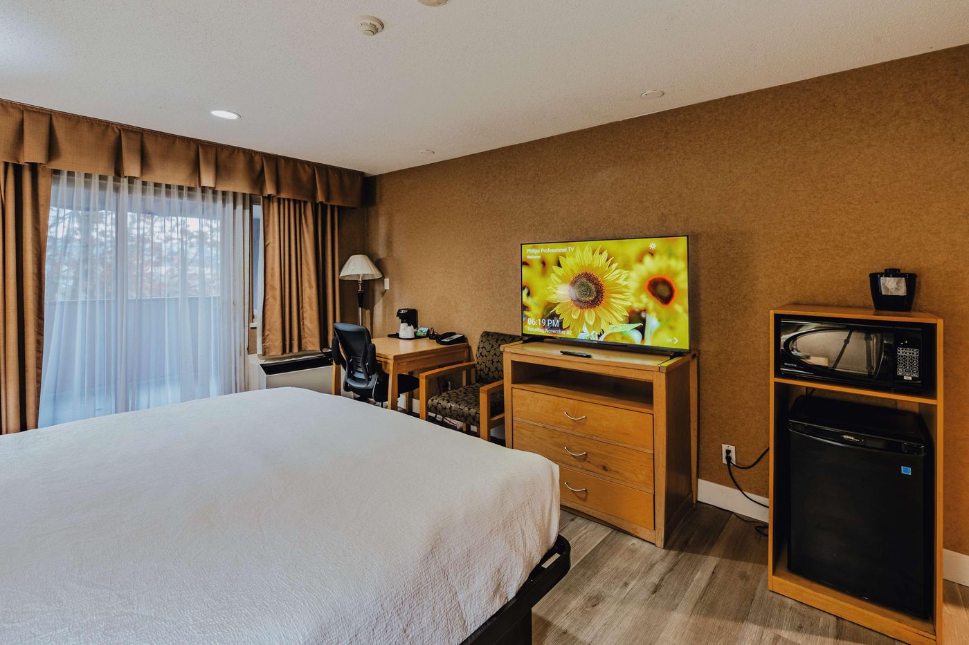 SureStay-Plus-Hotel-by-Best-Western-Coquitlam-Room-16
