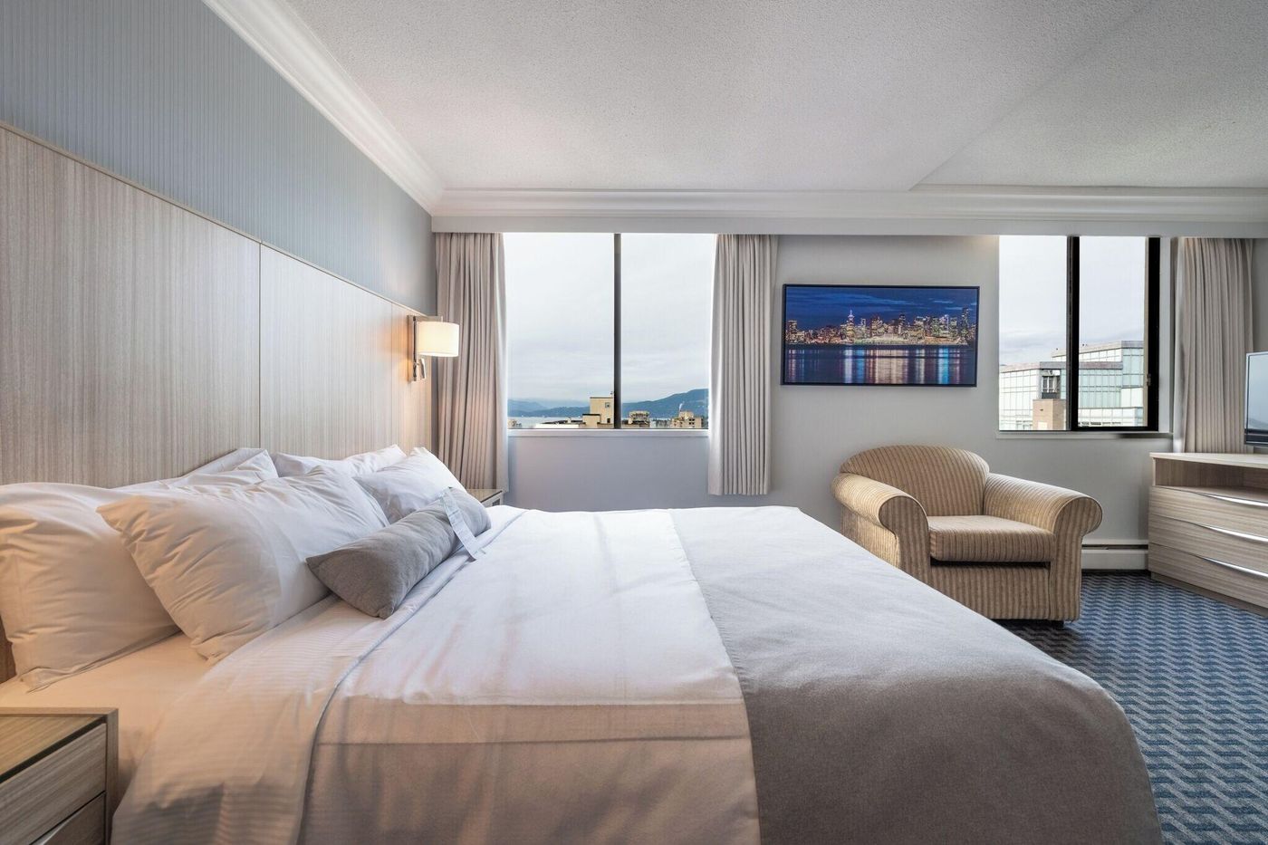 Century-Plaza-Hotel---Spa-Vancouver-Room-49