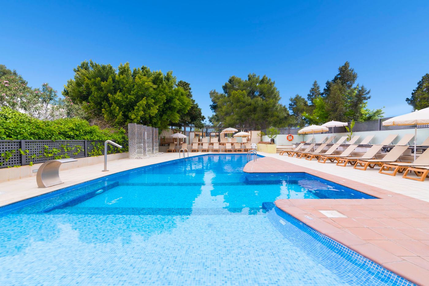 Azuline Hotel Bergantin