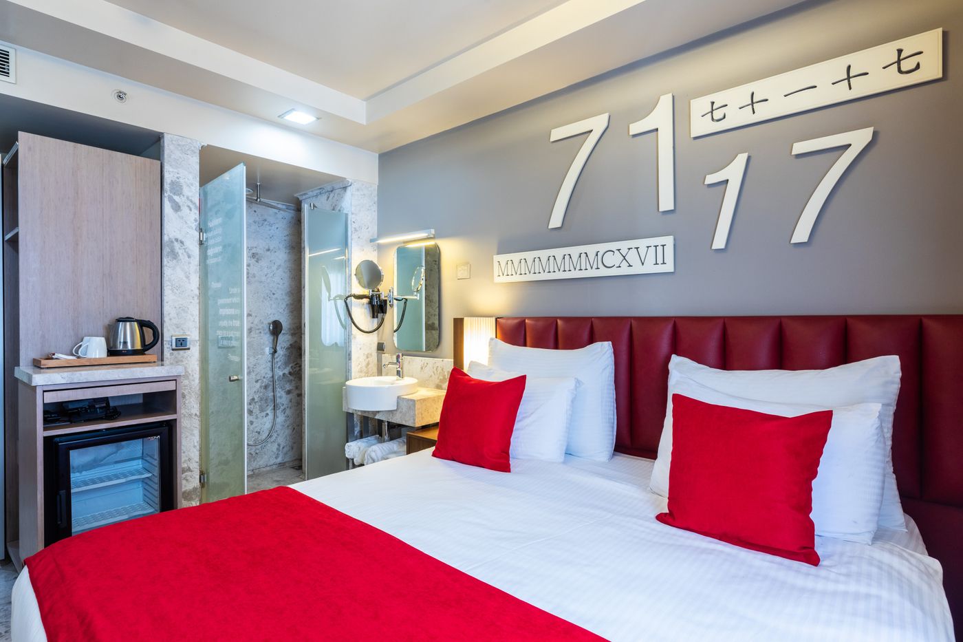 The-Peak-Hotel-Room-7