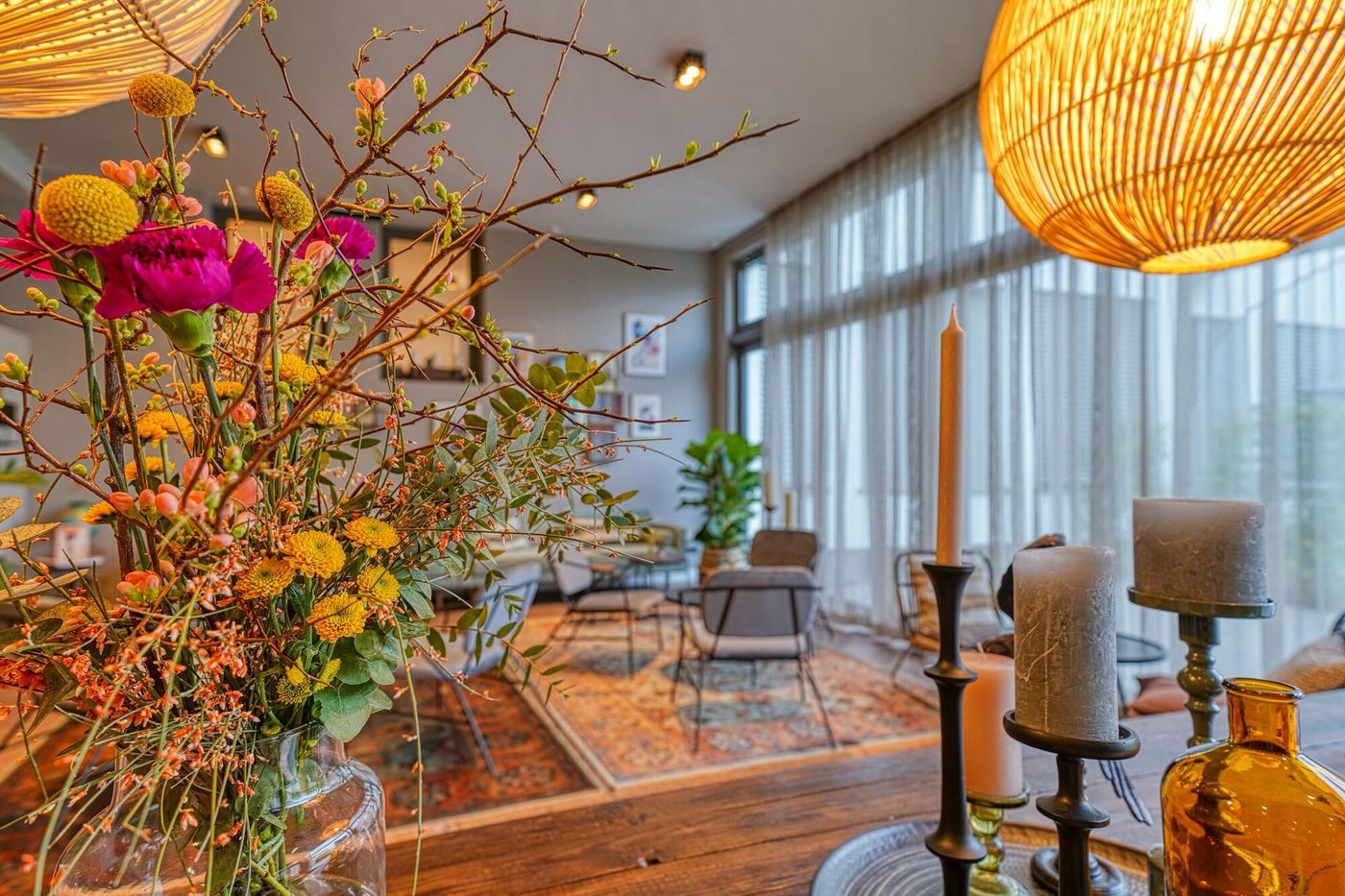 NYCE-Hotel-Bonn-Trademark-Collection-by-Wyndham-Lobby-22