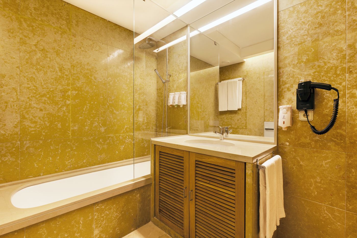 Hello-Lisbon-Marques-de-Pombal-Room-36