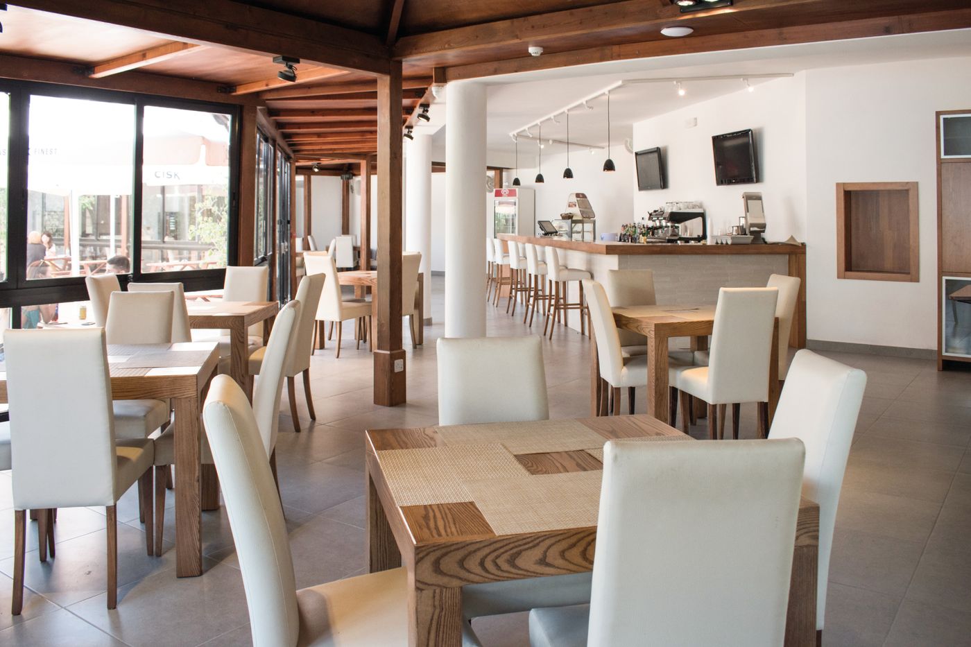 Sprachcaffe-International-Aparthotel-Pembroke-Restaurant-71