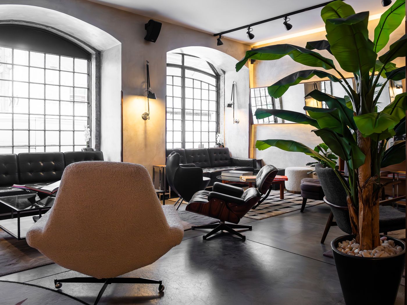 Browns-Downtown-Hotel-Lobby-10