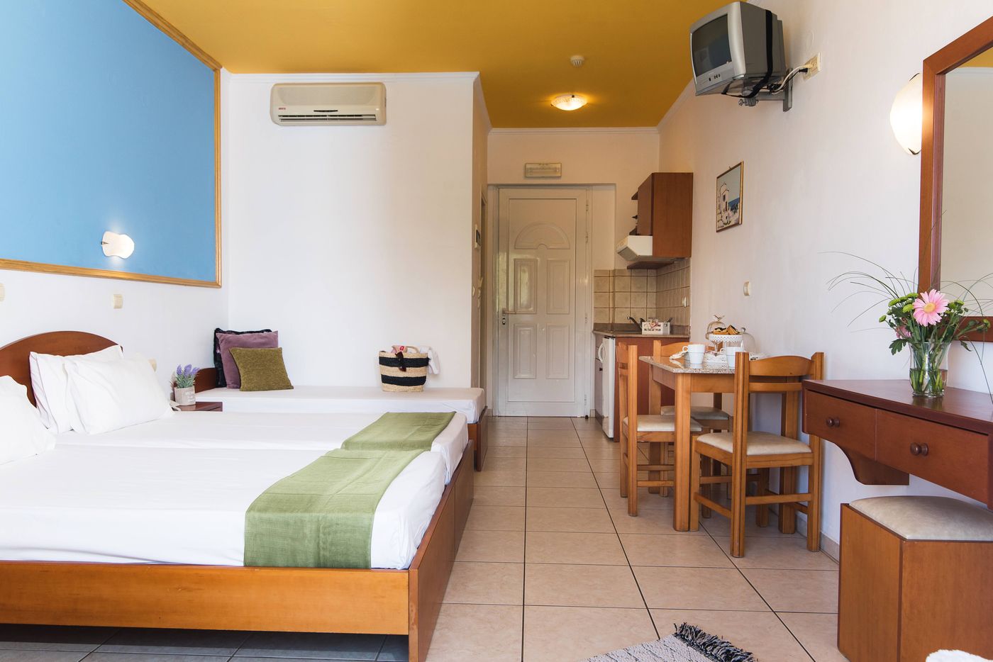 Yiannis-Manos-Apartments-Room-48