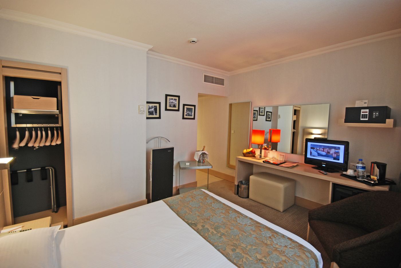 Eresin-Taxim-Premier-Room-4