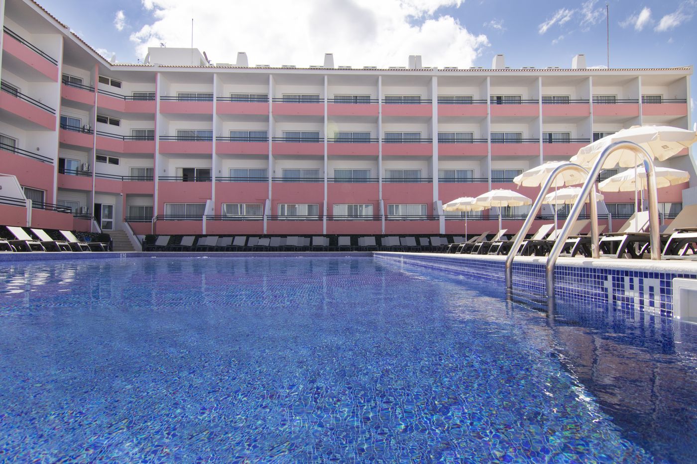 Luna-Hotel-da-Oura-Pool-4