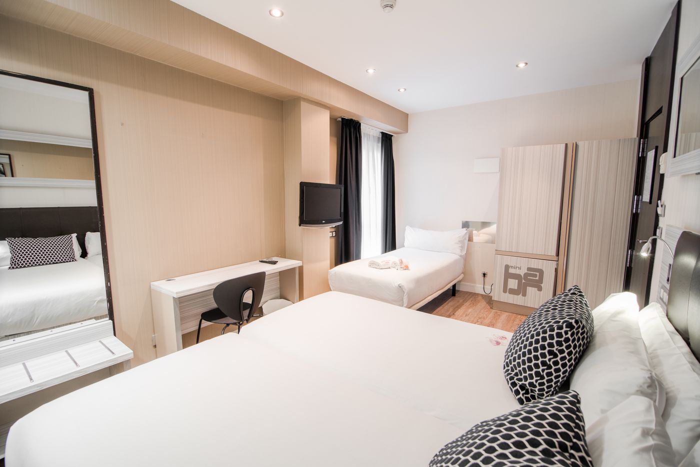 Petit-Palace-Puerta-del-Sol-Room-33