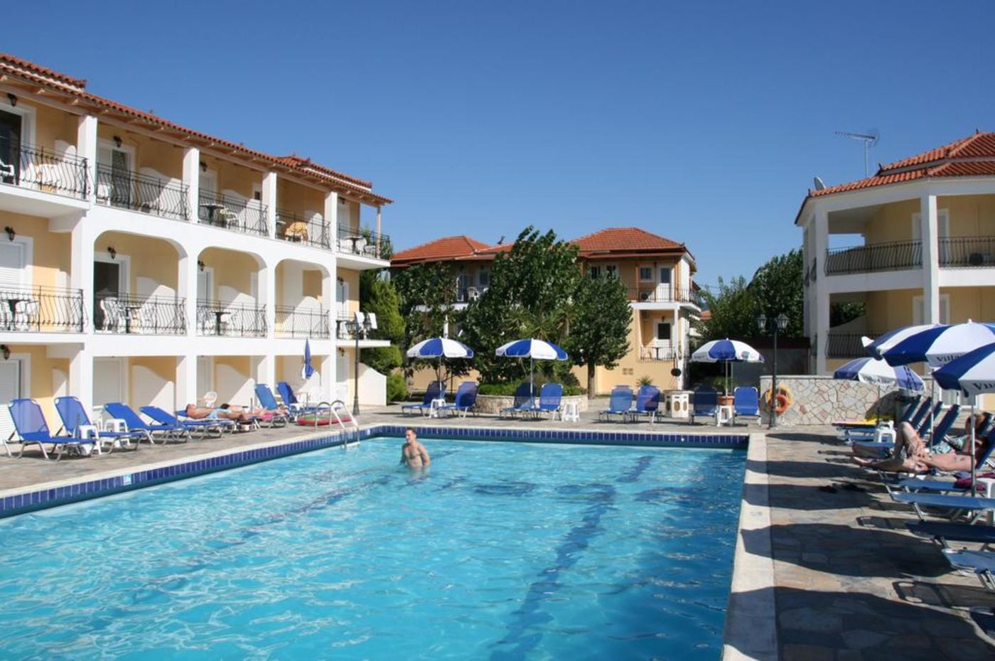 Village-Inn-Studios-and-Apartments-Pool-3