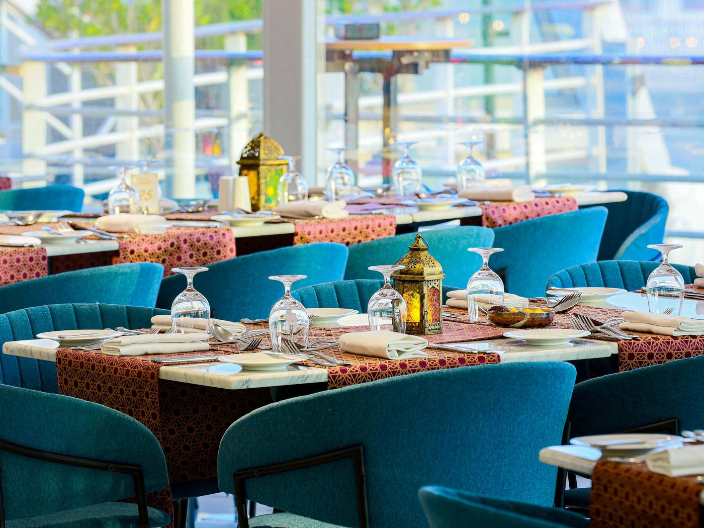 Queen-Elizabeth-2-Hotel-Restaurant-59