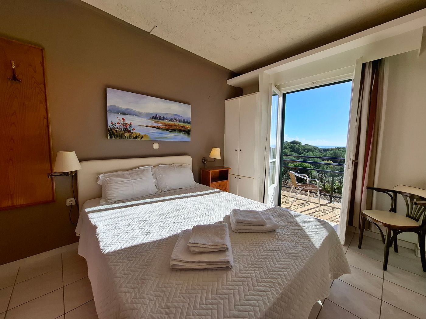 Hotel-Sunrise-Inn-Room-34