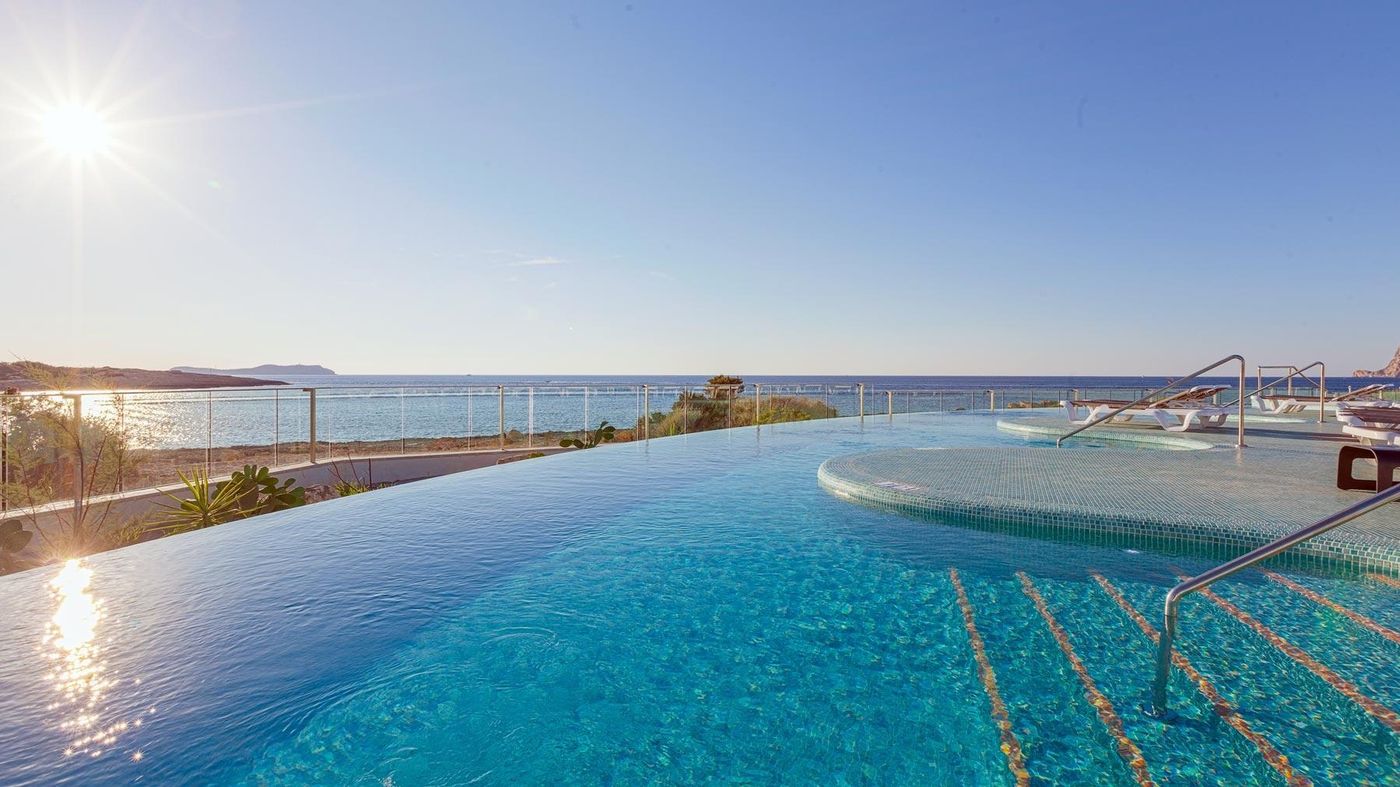 Sirenis Seaview Country Club