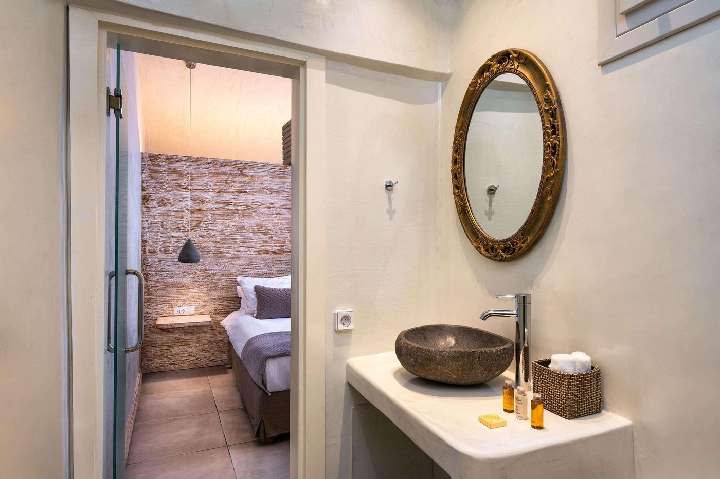 Athina-Repose-Suites-Room-40