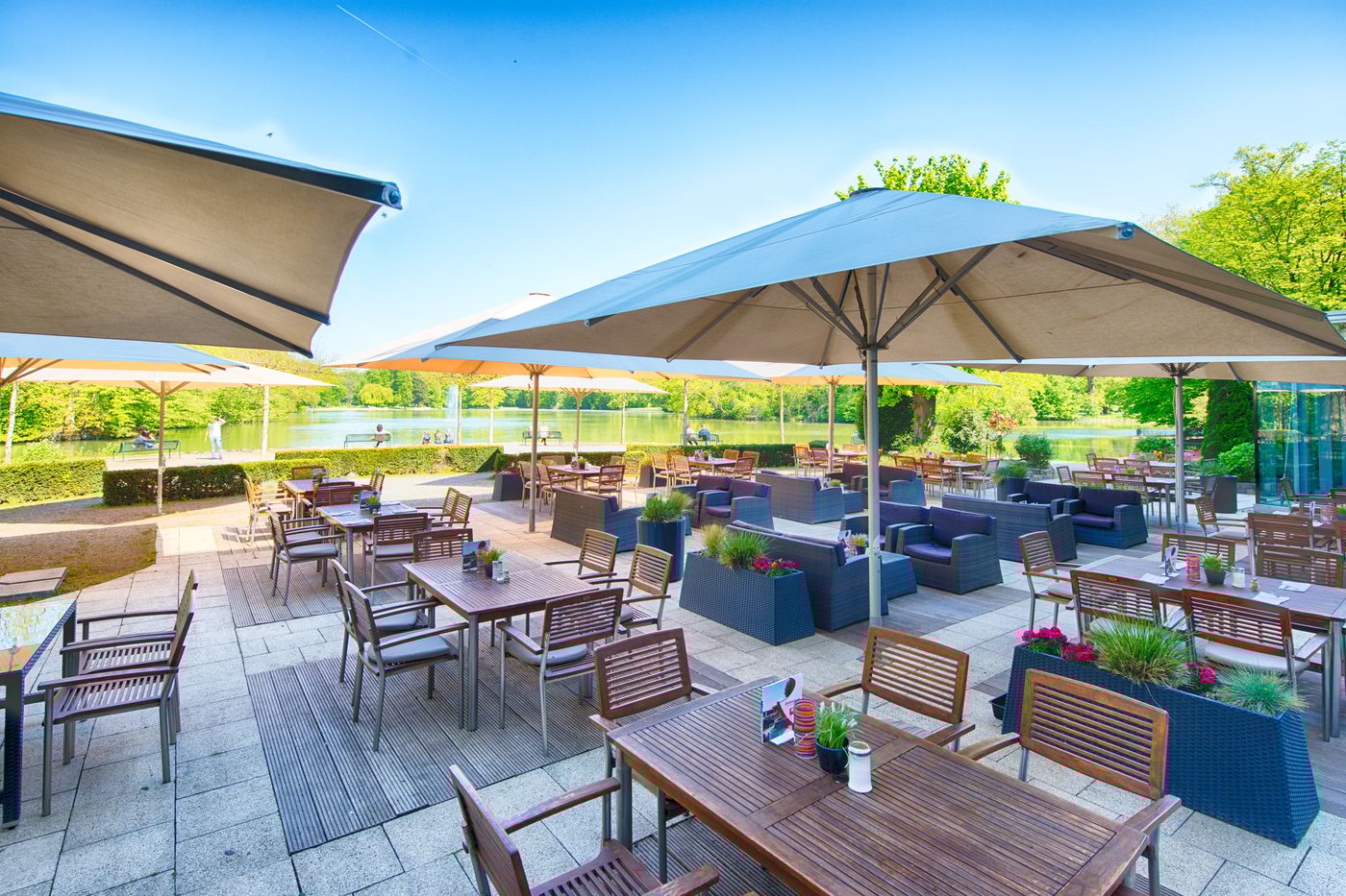 Leonardo-Royal-Hotel-Koeln-Am-Stadtwald-Terrace-30