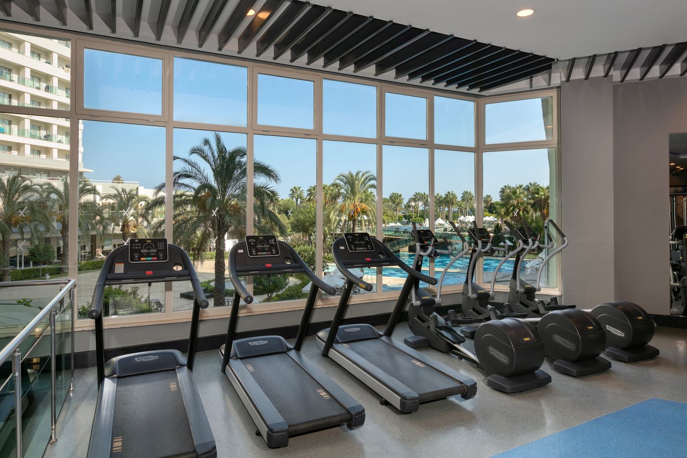 Sherwood Exclusive Lara