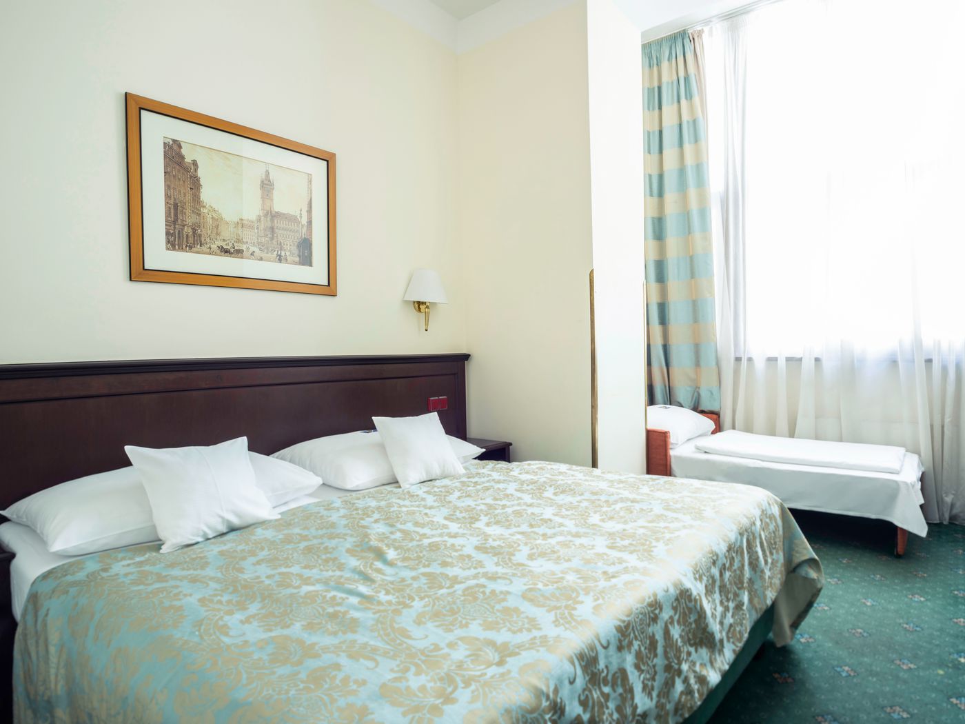 EA-Hotel-DownTown-Room-19