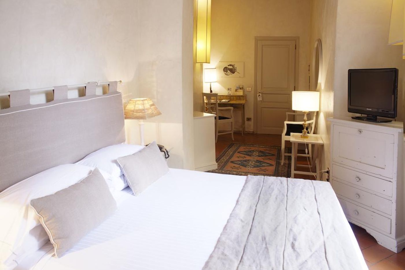 The-J---J-Historic-House-Hotel-Room-3